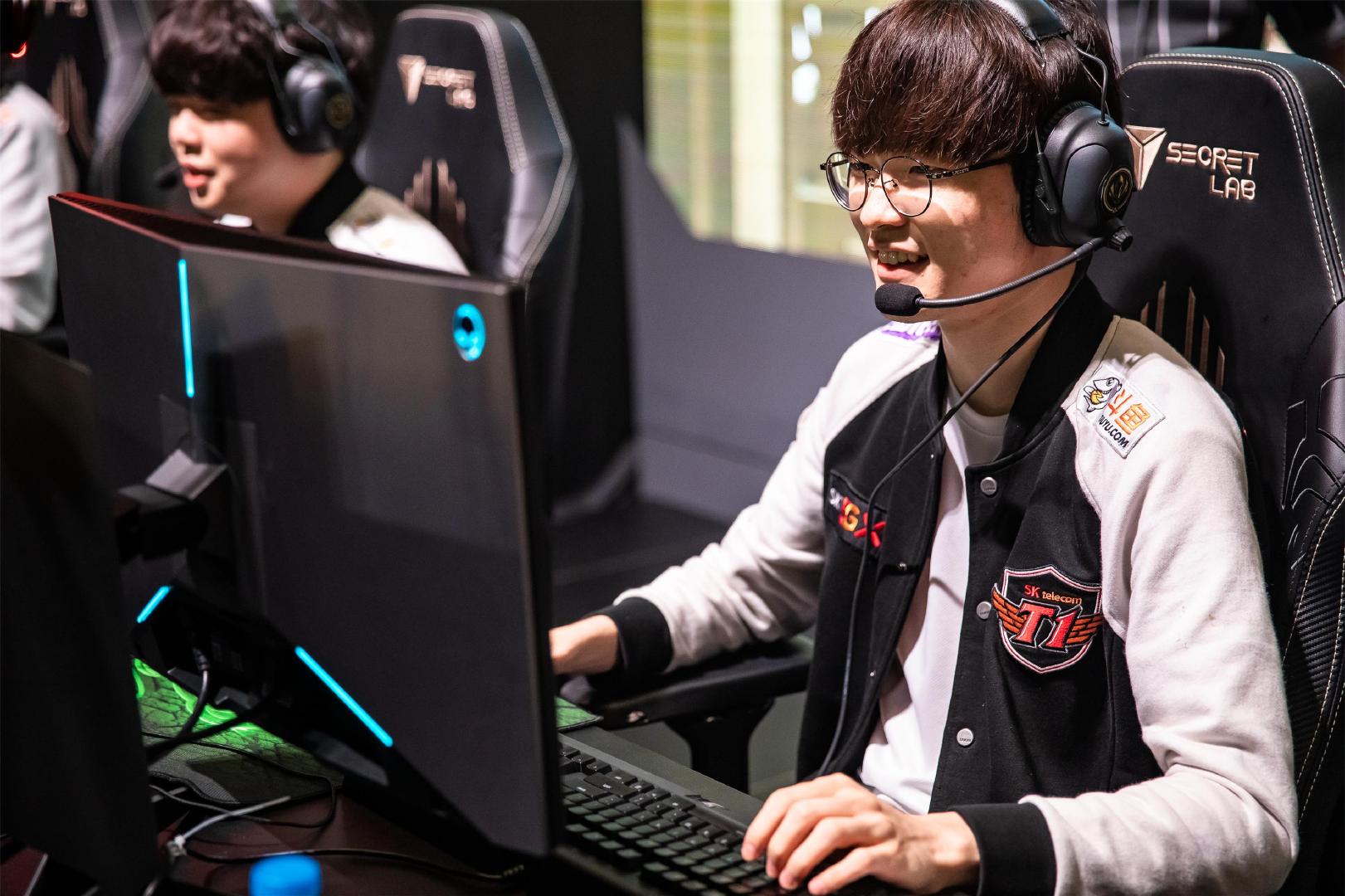 爱游戏-SKT不断突破！，Ning连续五场比赛得分超过险胜赢得满堂喝彩(skt几连冠了)