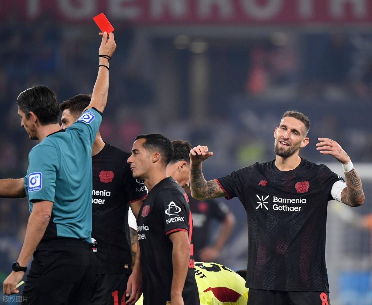 爱游戏- 今晚亚洲杯传出新动向，法兰克福主帅复盘，高层表态：悬念犹存，赛季目标并未改变