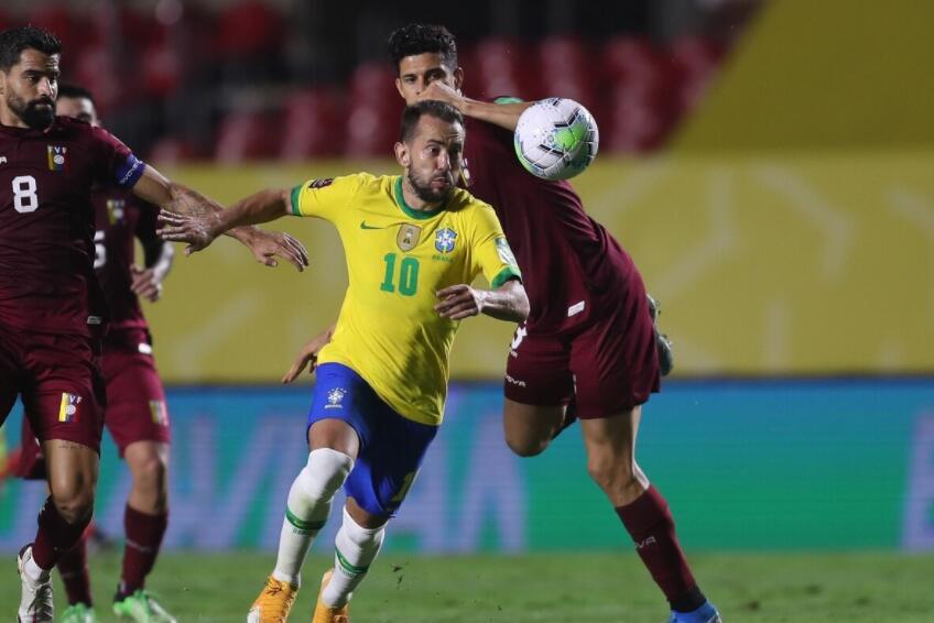 爱游戏体育-里程碑夜！布拉加绝杀压哨，世预赛今夜刷纪录，压力陡增，球探报告显示潜力(本赛季压哨绝杀)